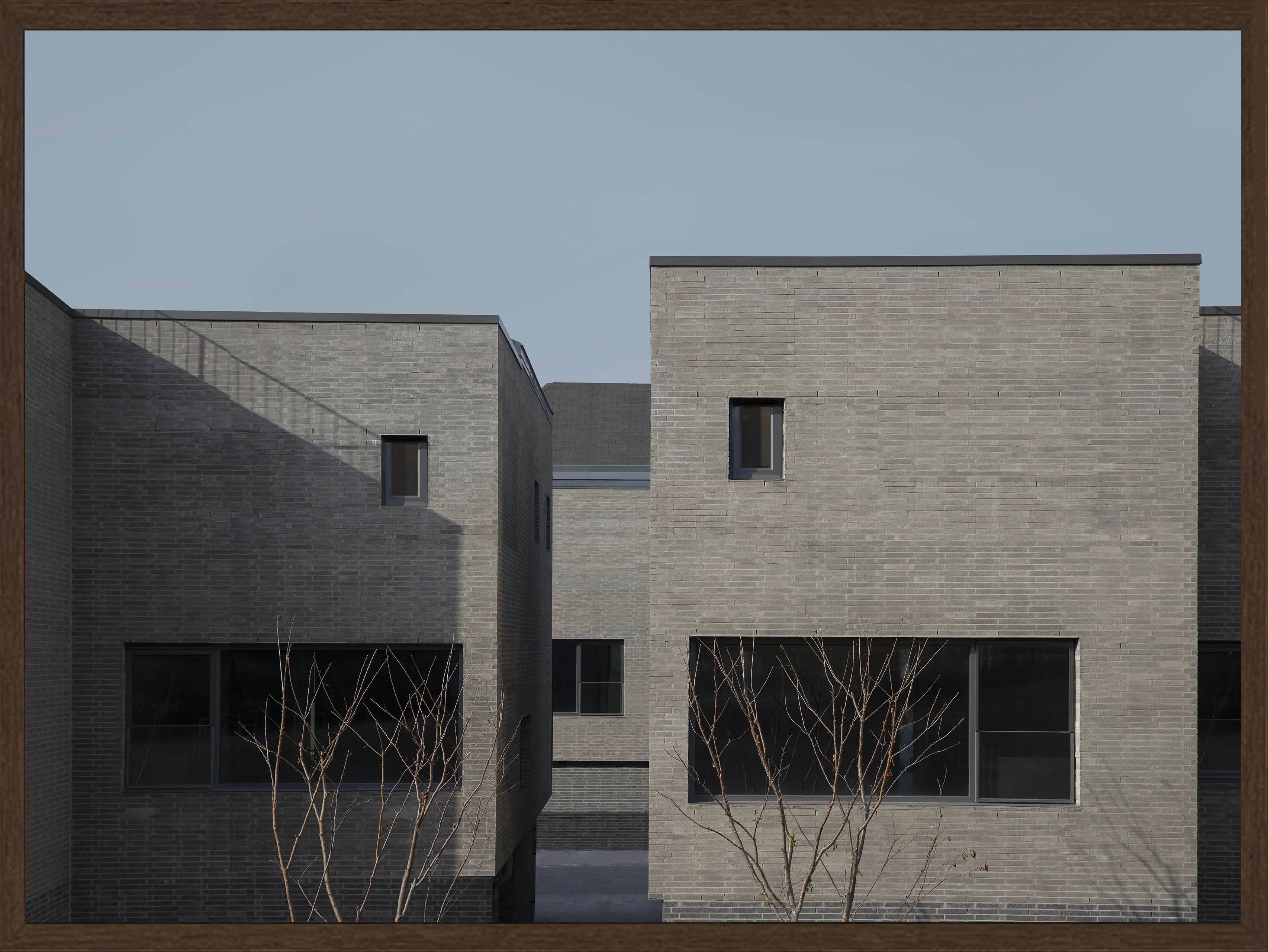 artwork_slide_front_artwork_image_01H776DXE6GNA9KAM8RG44BR5W