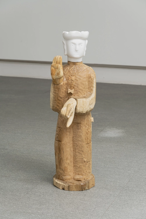 A standing statue_Doen Jang